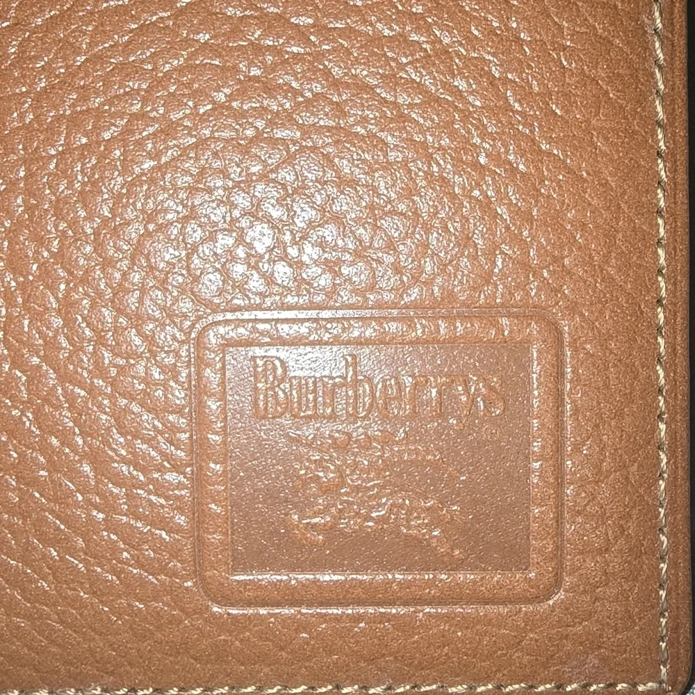 LIKE NEW - Burberry Tan Leather Wallet - Picture 5 of 9